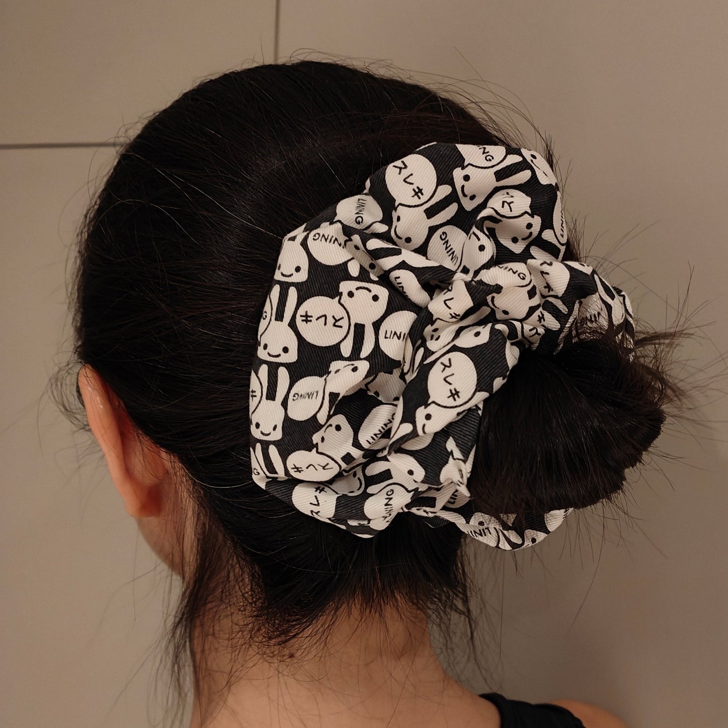 Mia scrunchie tied around hair - Bun